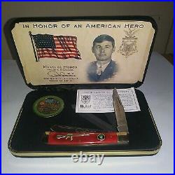 United Cutlery S. O. A. Medal Of Honor Cavaiani Trapper Pocket Knife & Coin Set