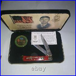 United Cutlery S. O. A. Medal Of Honor Cavaiani Trapper Pocket Knife & Coin Set